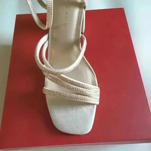 Kelly and Katie Cadene Shoe - Picture 2 of 6